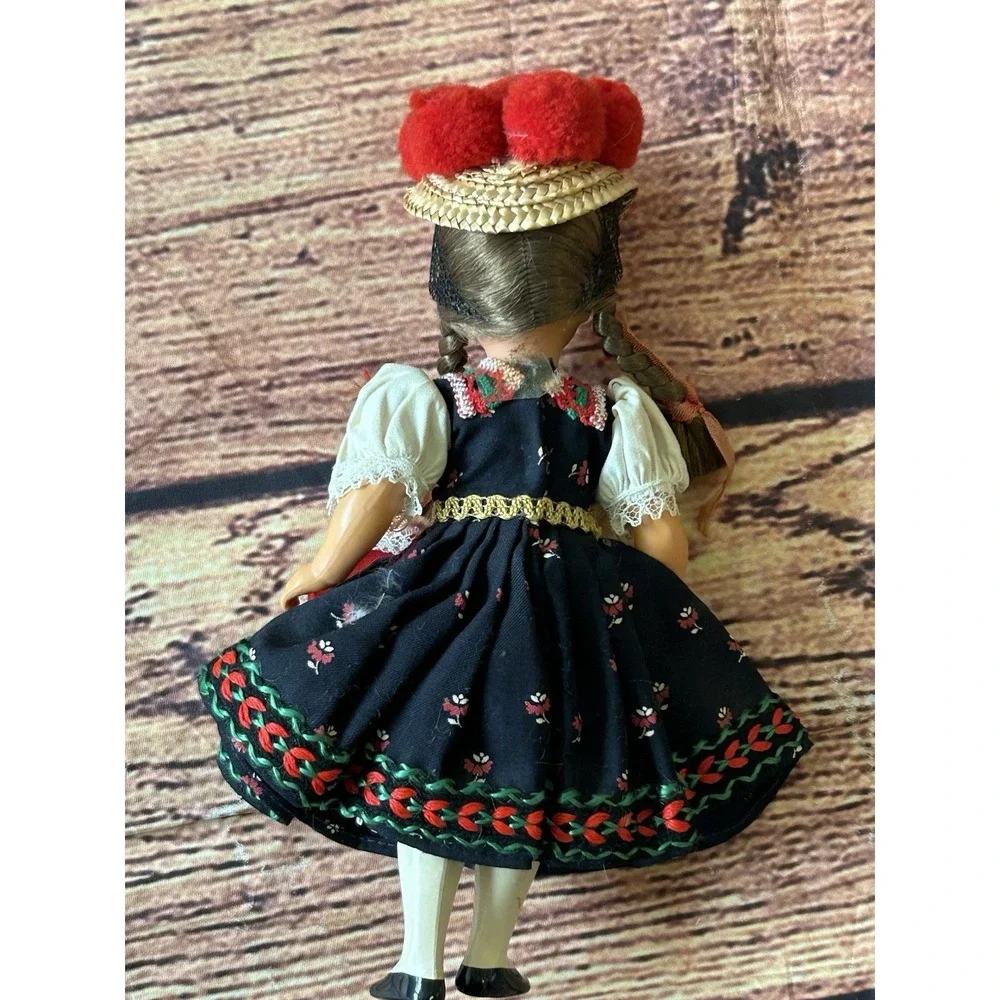 VINTAGE Trachten Puppen‎ German Doll Dirndl girl 1950s Bollenhut Ball Hat Braids